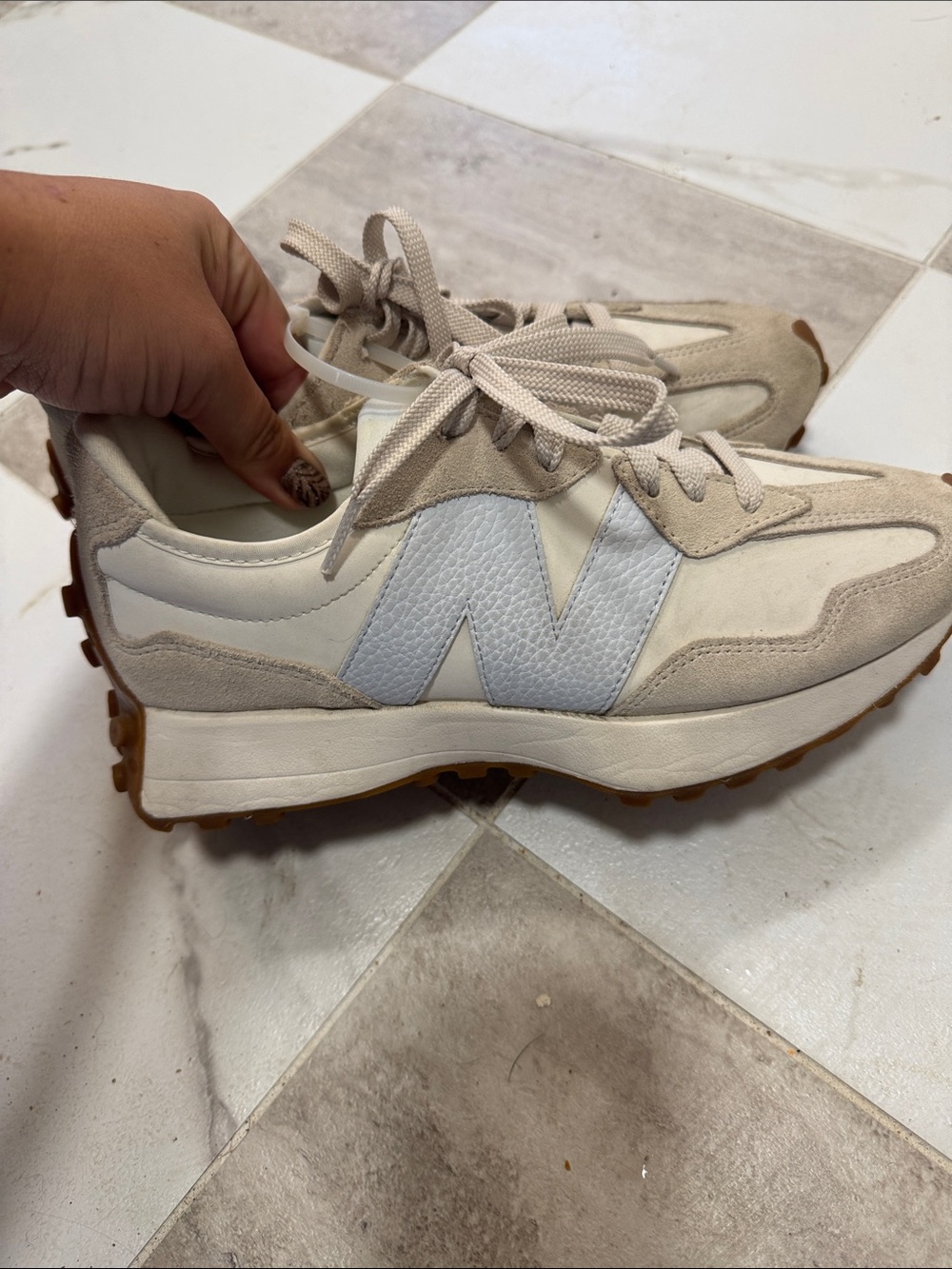 New Balance 327